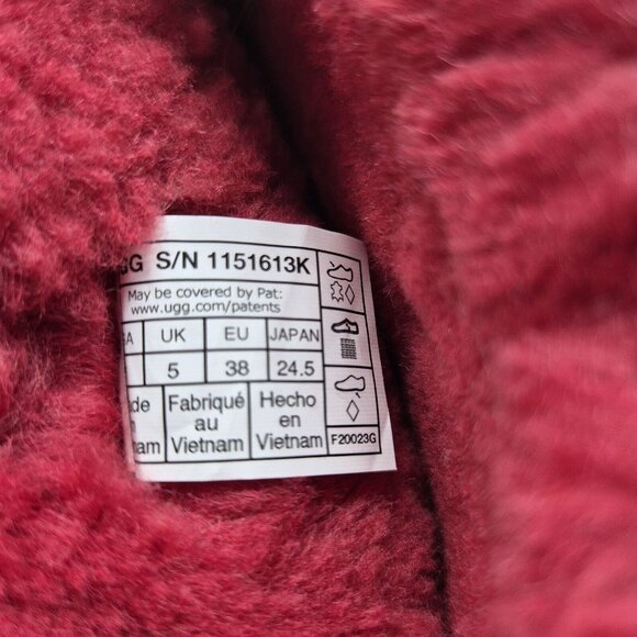 Ugg Youth Size 6 Classic II Gel Red Hearts Short Mid Boots Plush - Picture 9 of 9